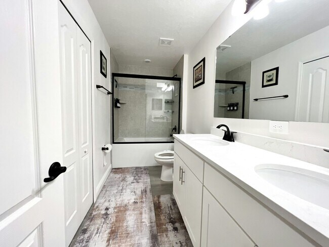Building Photo - 10840 SW Vasari Way