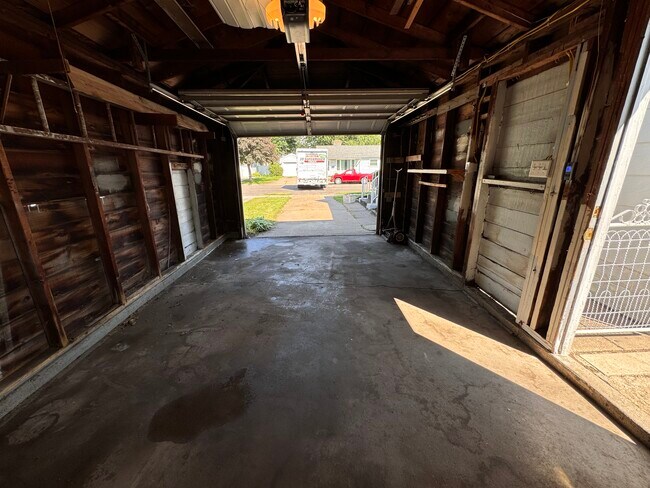 Garage - 313 Chestnut St