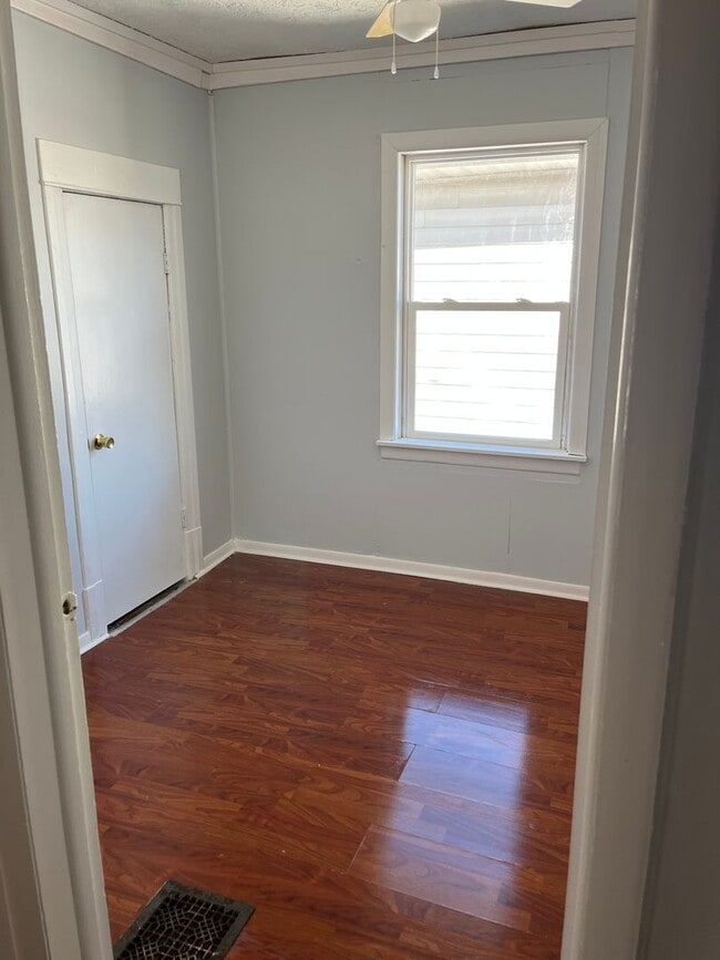 Building Photo - Great 2br/2ba home with large yard and large bonus room!