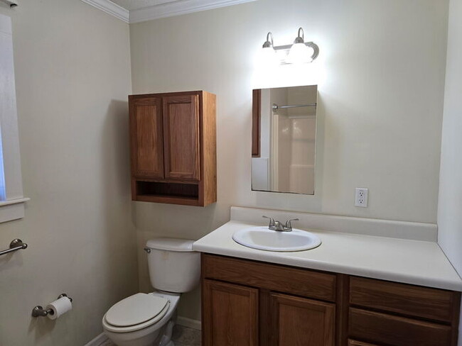 Building Photo - 2079 Pine Hill Rd