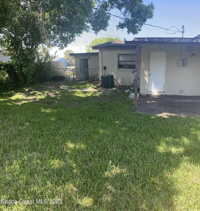 Building Photo - 2573 Kefauver St
