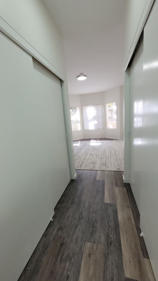 Building Photo - River Colony townhome - centrally located