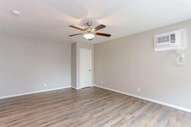 Building Photo - 808 W Main St