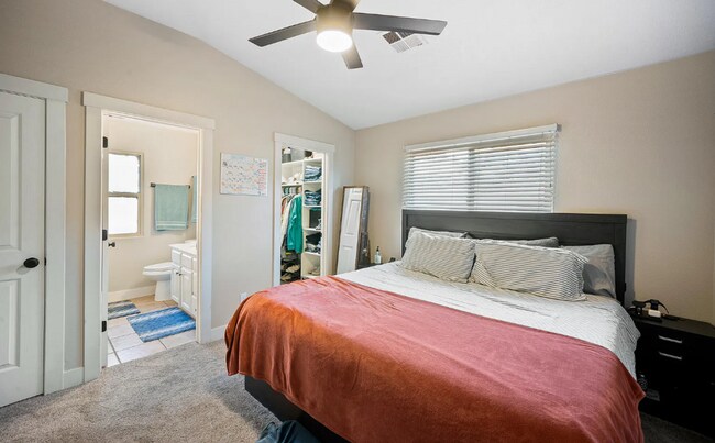 Building Photo - Cozy Home with ENCLOSED BACKYARD