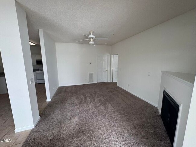 Building Photo - 1 Bed 1.5 Bath in Brier Creek! Available NOW!