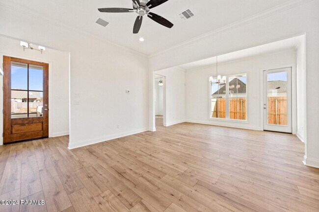 Building Photo - 128 Oak Village Dr