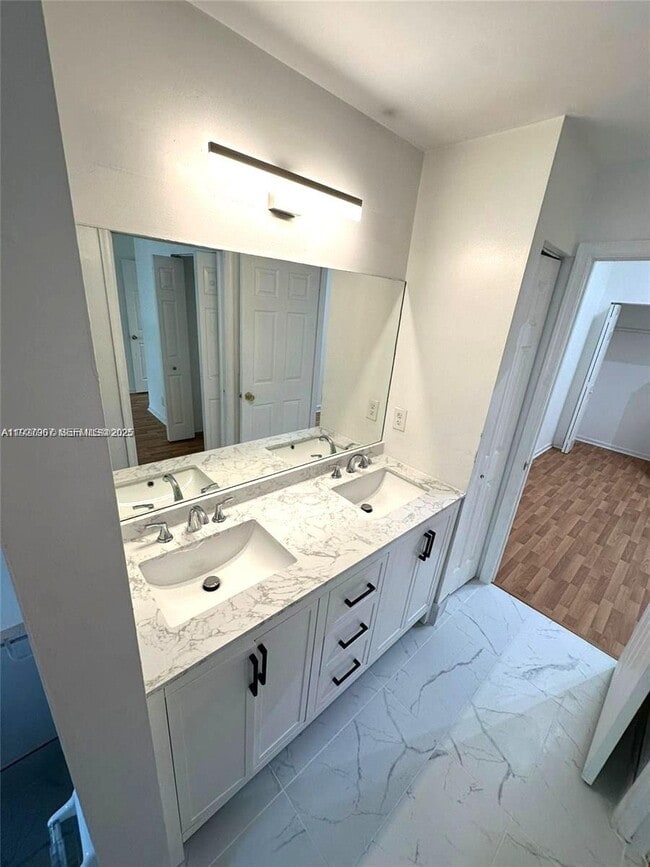 Building Photo - 4855 Palmbrooke Cir