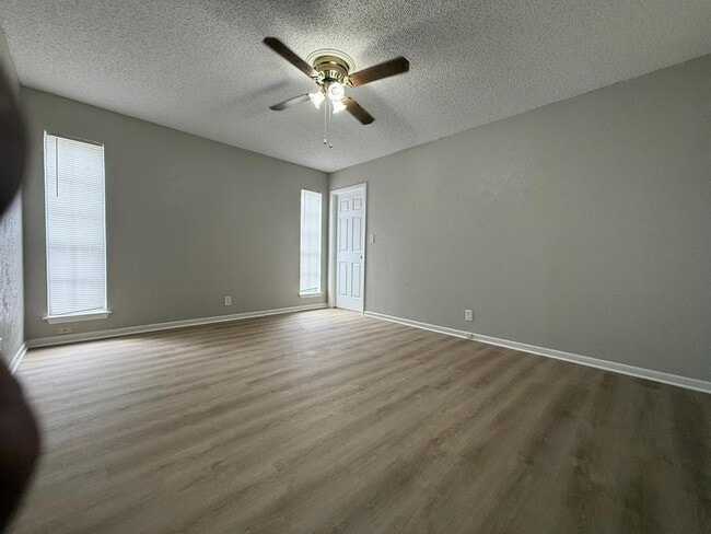 Building Photo - 12310 Willow Wild Dr