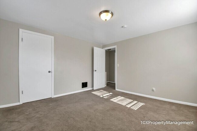 Building Photo - 2065 W Mound St