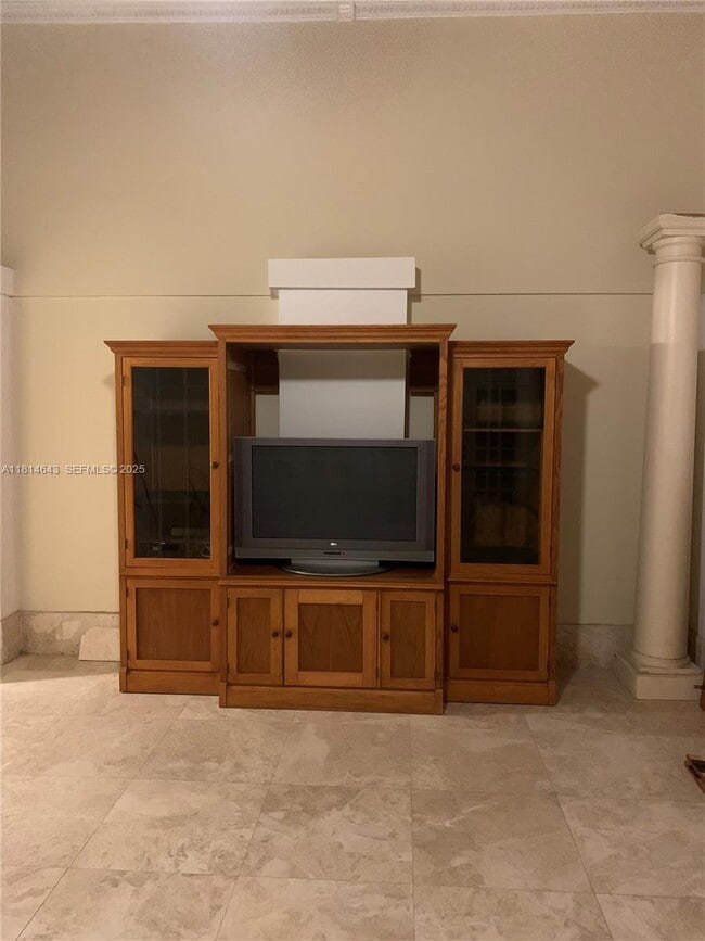 Building Photo - 3235 SW 58th Ct