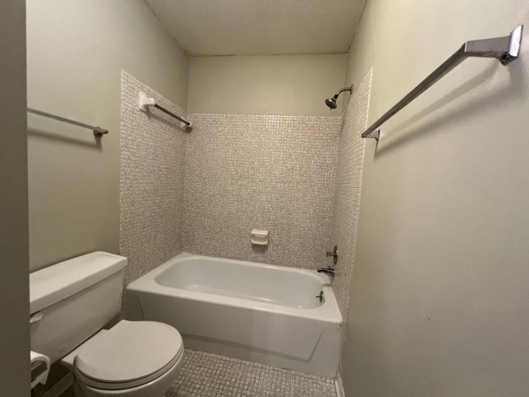 Building Photo - 506 Orange Dr