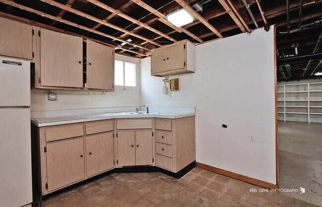 Building Photo - 324 W Slade St