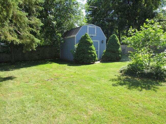 Building Photo - 522 E Atherton Rd