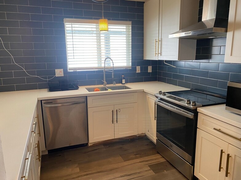 Building Photo - 4322 San Bernardino Ave