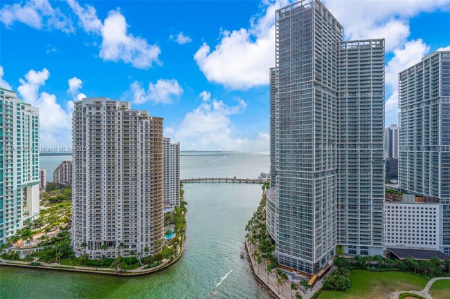 Building Photo - 300 Biscayne Boulevard Way