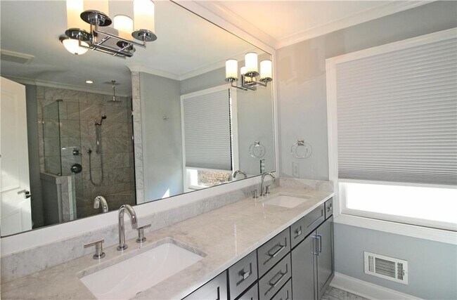 Building Photo - 1131 Milmar Dr NW