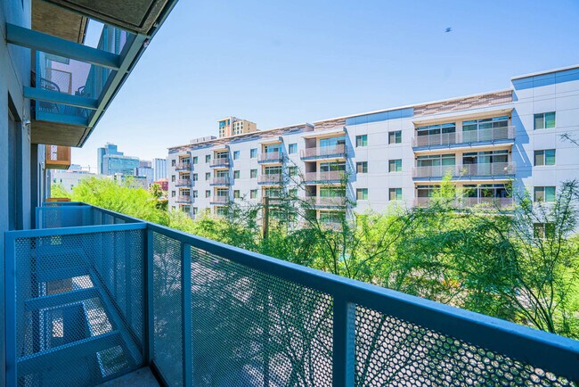 Building Photo - 913 N 3rd St