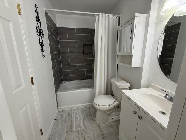 Building Photo - 6307 Huntleigh Way