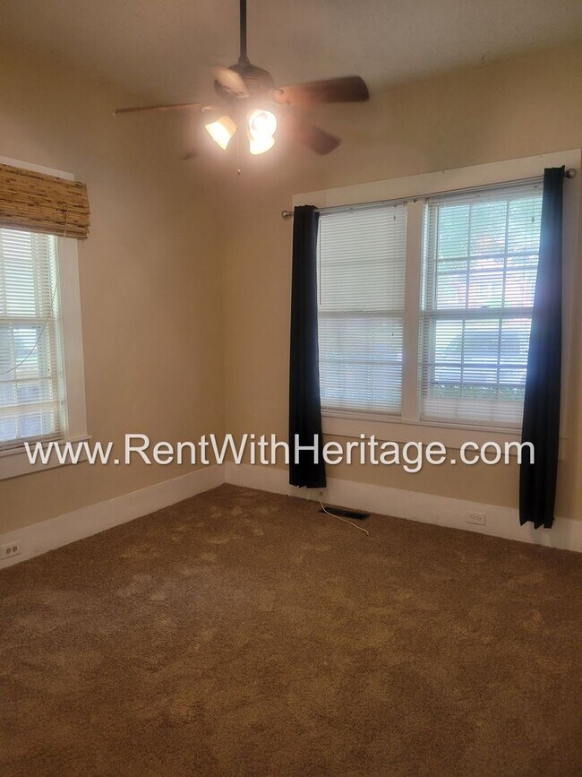 Building Photo - GREAT HOME / 3 BEDROOMS AND BONUS ROOM / GREAT LOCATION /  PRIVATE FENCED YARD