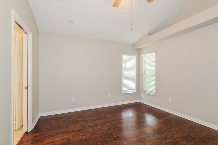 Building Photo - 996 Maple Ct