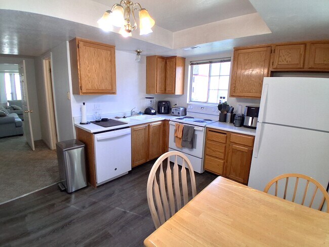 Building Photo - 565 N 300 E