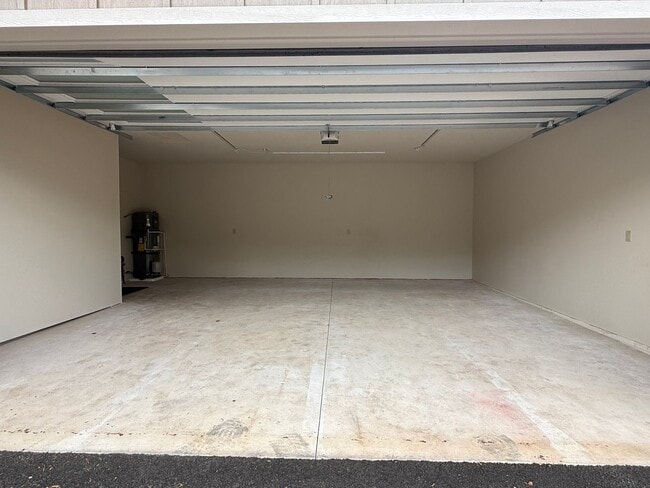 Building Photo - Now renting brand-new 3 bedroom, one study/Den, 2.5 bathroom House $3,650 unfurnished and $6,000 ...