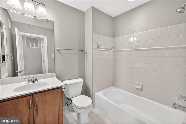 Building Photo - 1811b Wheyfield Dr