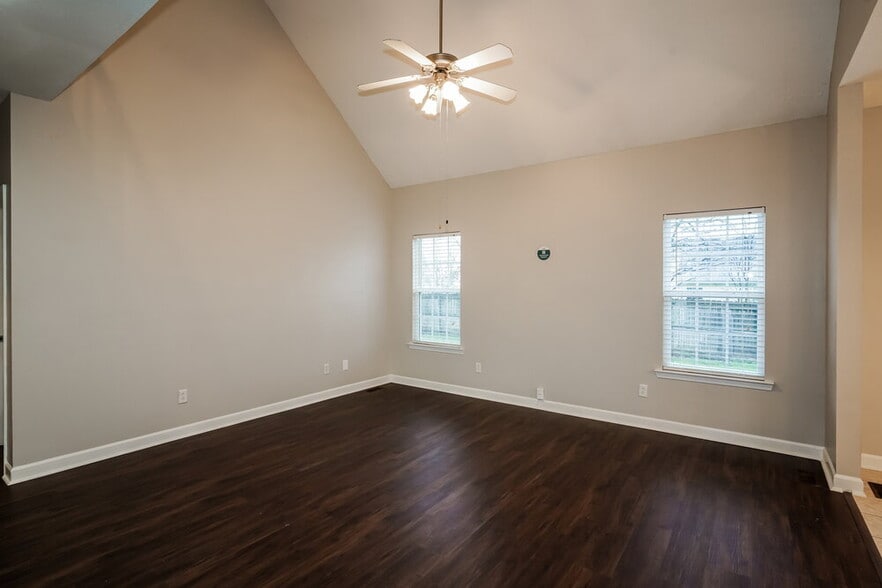 Building Photo - 1501 Teresa Ln