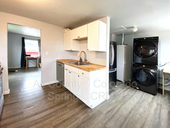 Building Photo - 26 W Brookside St