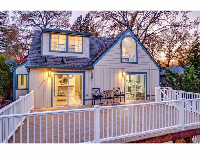 Building Photo - 500 Forest Dr