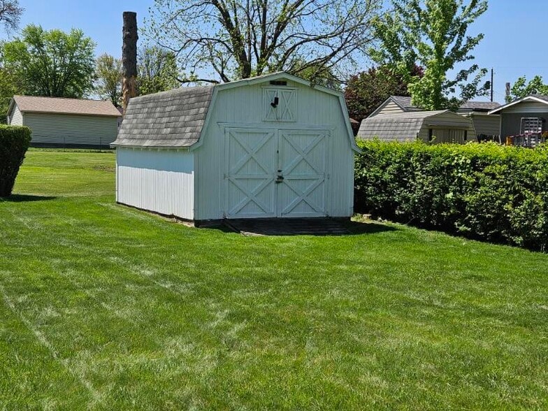 Storage Building - 1801 Sandwith Ave SW