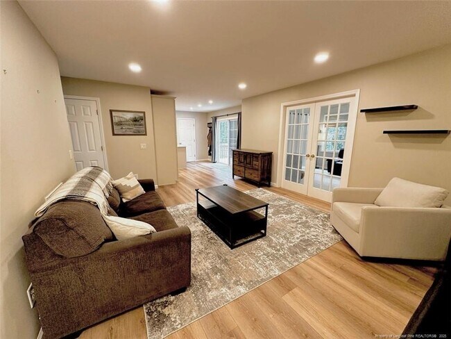 Building Photo - 259 Sandpiper Dr