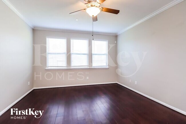 Building Photo - 1518 Brook Hollow Dr