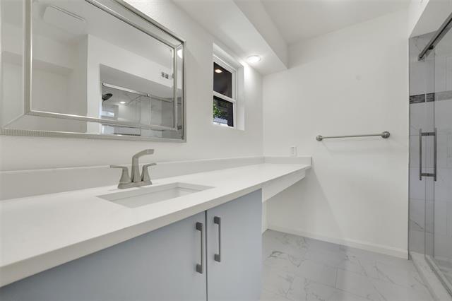 Building Photo - 6910 Midcrest Dr