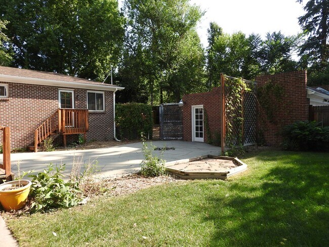 Building Photo - 760 Oneida St