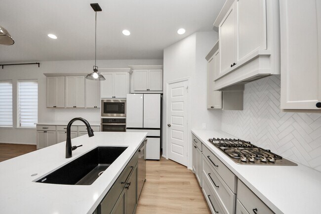 Building Photo - 25931 Dawning Torch Trce