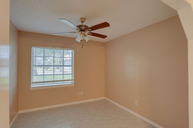 Building Photo - 5212 Abelia Dr