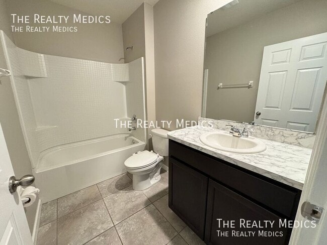 Building Photo - 1028 Salina St SE