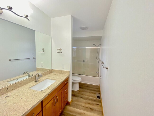 Building Photo - 8th Pl W (21503)