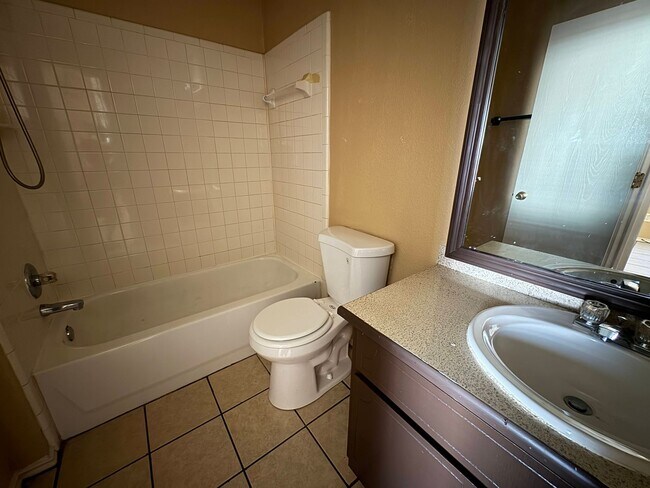 Building Photo - 4001 Doraine Ct