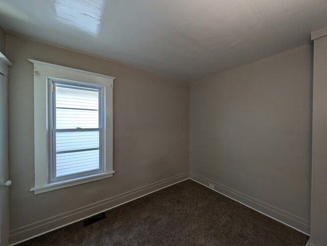 Building Photo - 40 Kerns Ave
