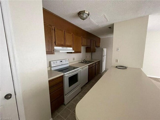 Building Photo - COMING SOON!! 2 BED 2 BATH CONDO!