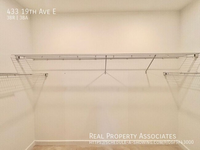 Building Photo - 433 19th Ave E