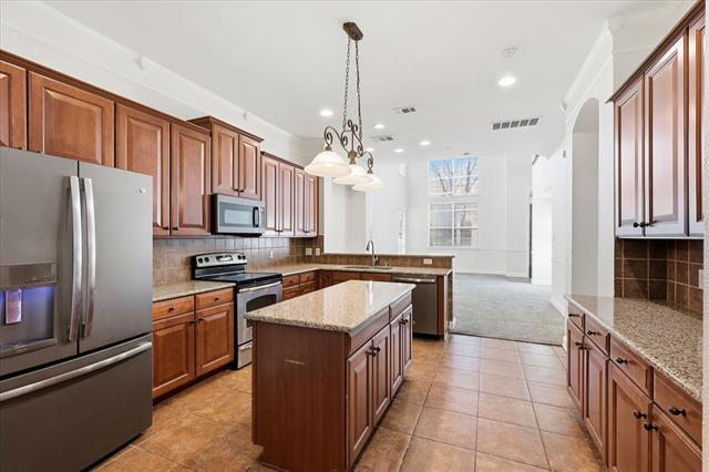 Building Photo - 8604 Naomi St