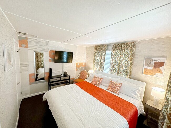 Building Photo - 835 NE 21st Dr