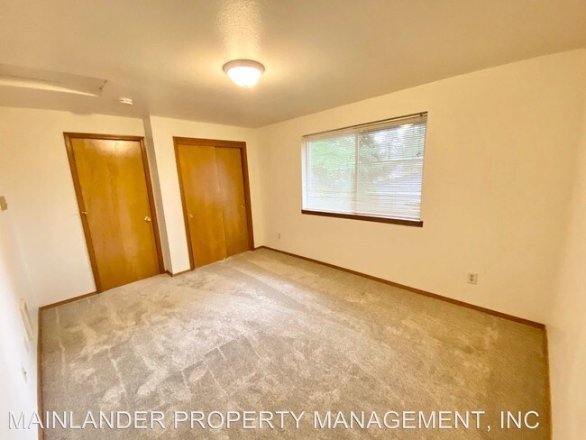 Building Photo - 17430-17464 SE 82nd Dr