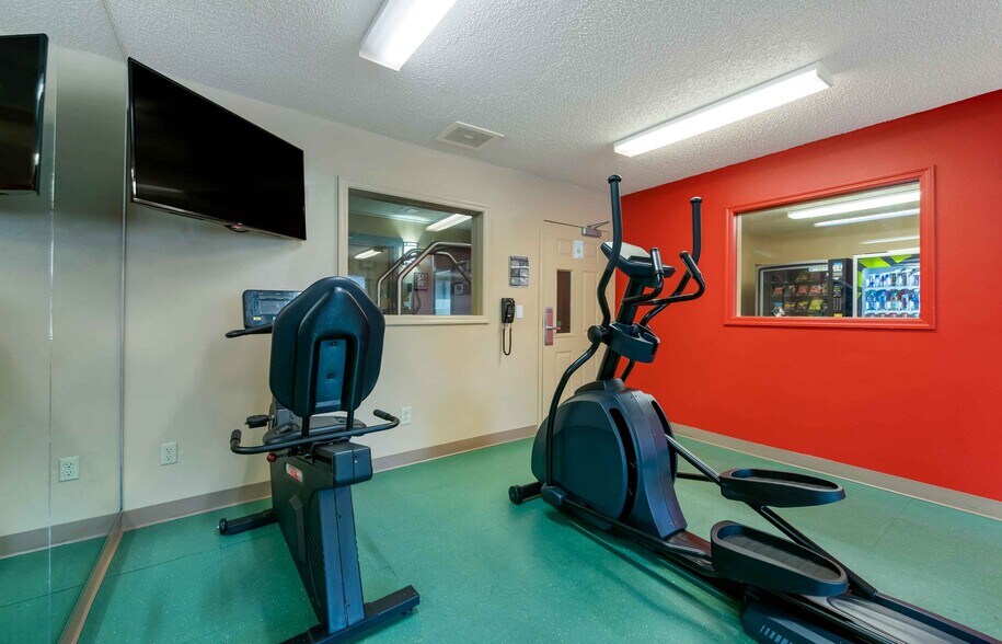 Building Photo - Furnished Studio-Daytona Beach - Internati...