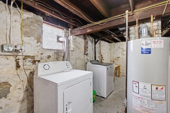 Building Photo - Kam316