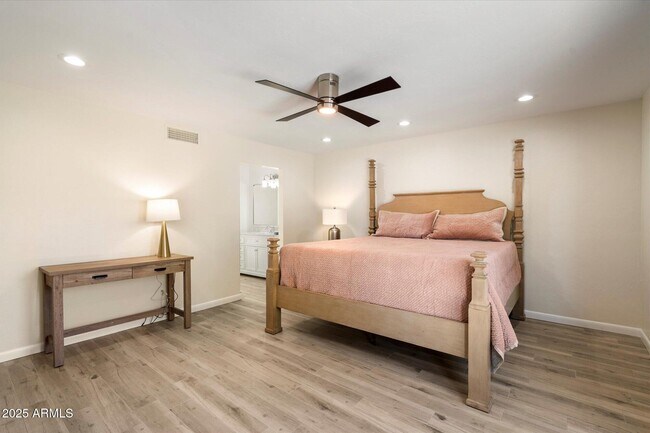 Building Photo - 8338 E San Rafael Dr