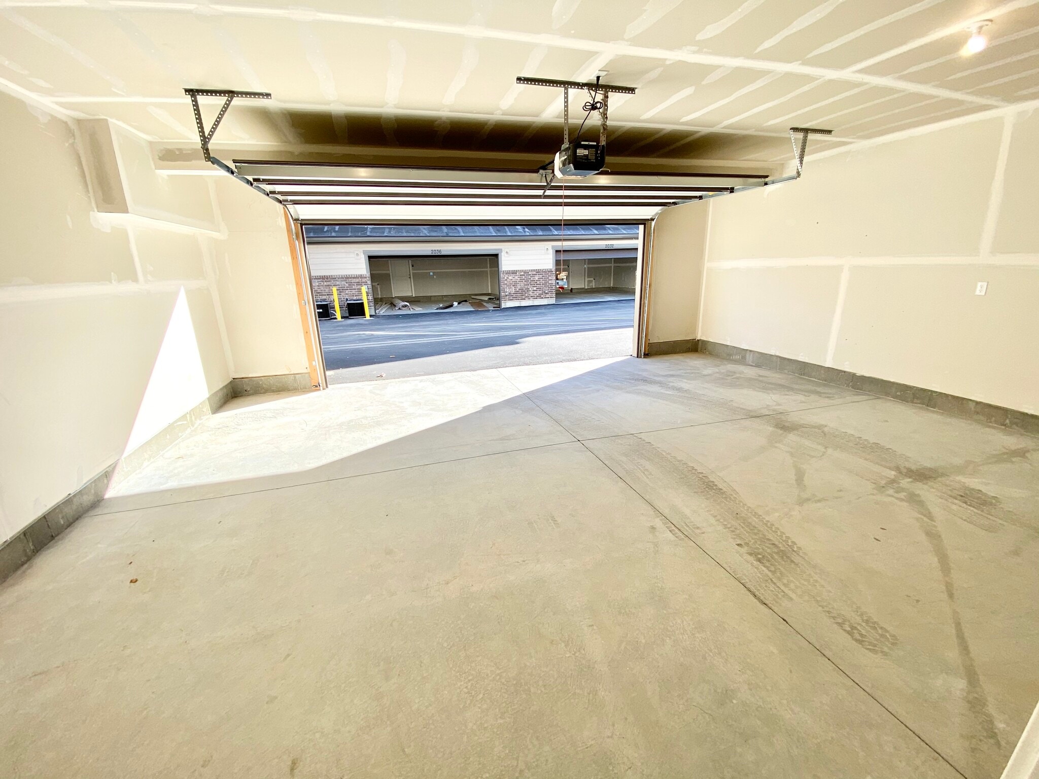 2 car garage 22.5x19.5 ft - 2035 N 350 E